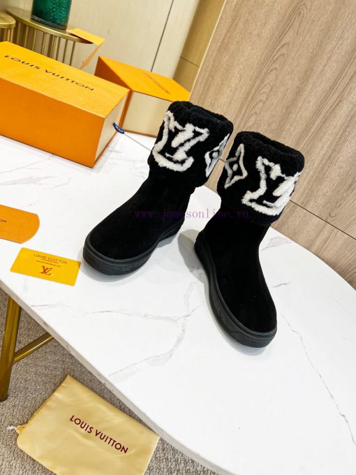 p. Classic Lv snow boots are made of handmade patchwork fabric, and each pair of shoes consu2s1mpbp2 - Image 3
