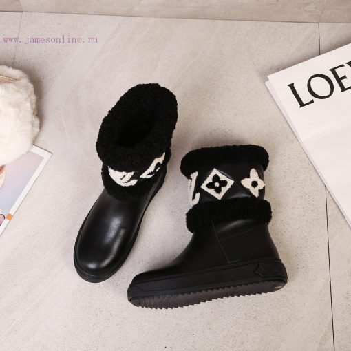 p. Classic Lv snow boots are made of handmade patchwork fabric, and each pair of shoes consuroh590oq - Image 9