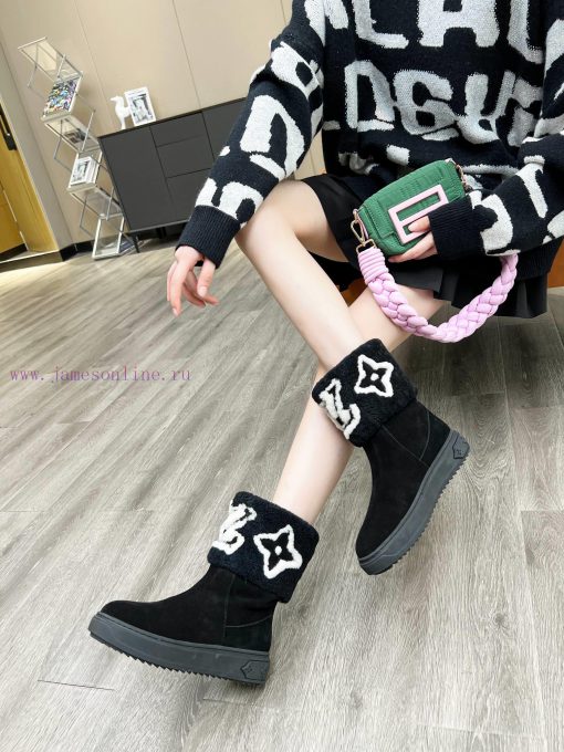 p. Classic Lv snow boots are made of handmade patchwork fabric, and each pair of shoes consu2s1mpbp2 - Image 8