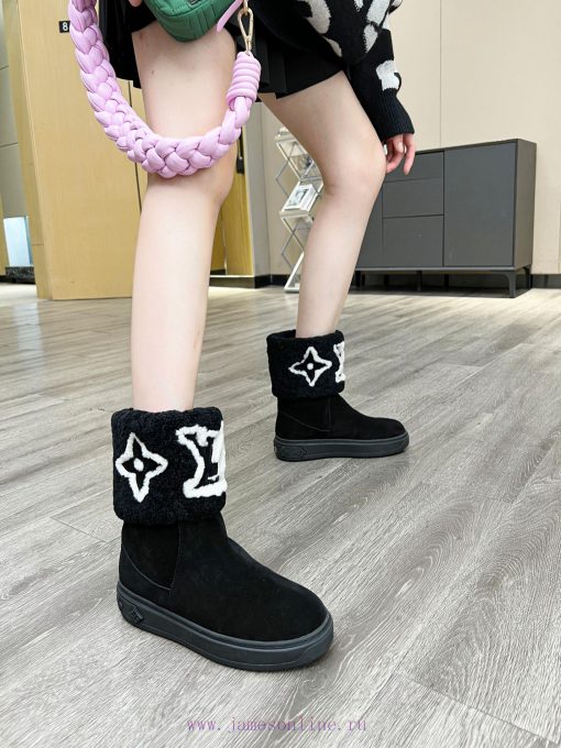 p. Classic Lv snow boots are made of handmade patchwork fabric, and each pair of shoes consu2s1mpbp2 - Image 9