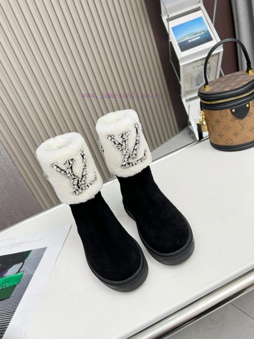 p. Classic Lv snow boots are made of handmade patchwork fabric, and each pair of shoes consu6muuzj3h - Image 4