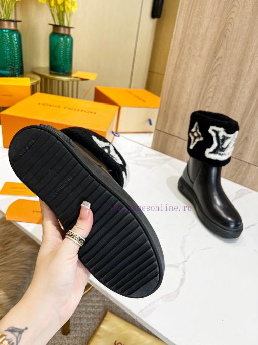 p. Classic Lv snow boots are made of handmade patchwork fabric, and each pair of shoes consukgqv9yq8 - Image 10