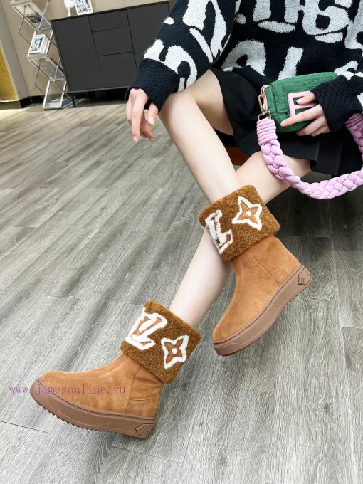 p. Classic Lv snow boots are made of handmade patchwork fabric, and each pair of shoes consuos9zd3p2 - Image 6