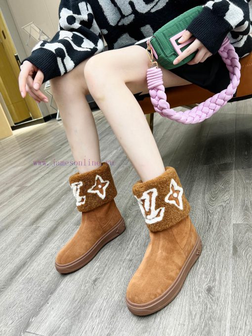 p. Classic Lv snow boots are made of handmade patchwork fabric, and each pair of shoes consuos9zd3p2 - Image 7