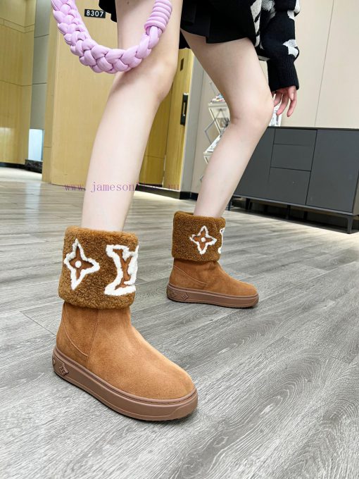 p. Classic Lv snow boots are made of handmade patchwork fabric, and each pair of shoes consuos9zd3p2 - Image 8