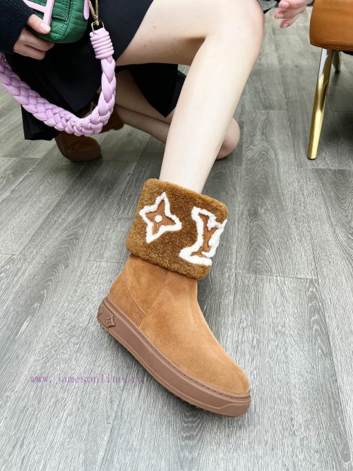 p. Classic Lv snow boots are made of handmade patchwork fabric, and each pair of shoes consuos9zd3p2 - Image 9