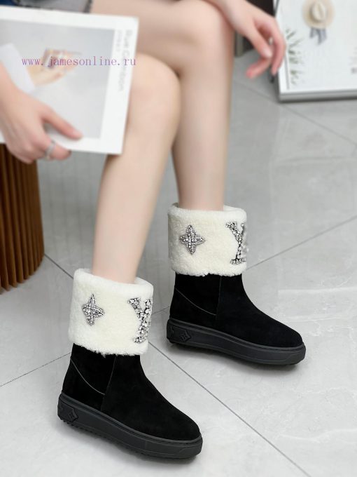 p. Classic Lv snow boots are made of handmade patchwork fabric, and each pair of shoes consu6muuzj3h - Image 8