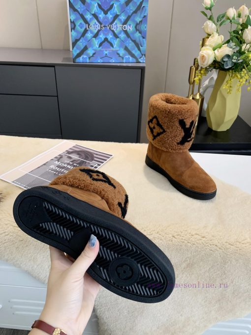 p. Classic Lv snow boots are made of handmade patchwork fabric, and each pair of shoes consu72acjqwp - Image 4