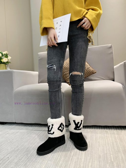 p. Classic Lv snow boots are made of handmade patchwork fabric, and each pair of shoes consunicrk7ut - Image 9