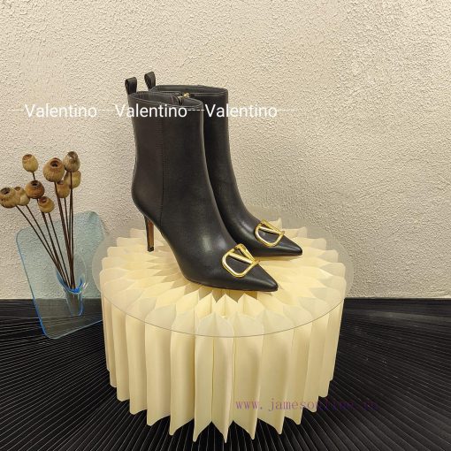 Long boots and short boots 450𝑽𝒂𝒍𝒆𝒏𝒕𝒊𝒏𝒐ValentinoSharp metal buckle bootsFabric calf leatherLj7jv4etn
