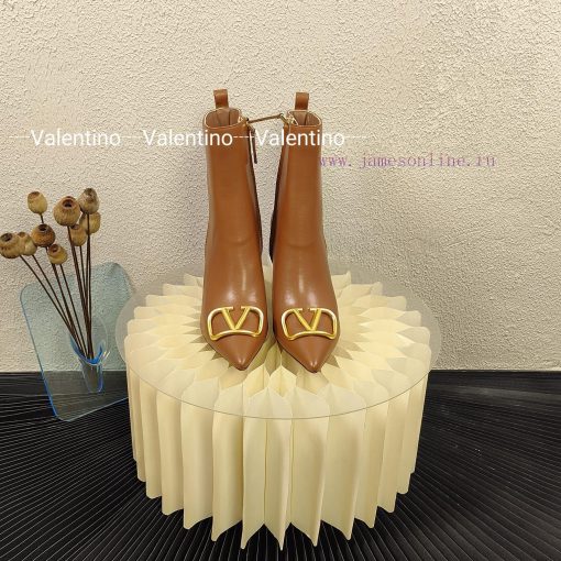 Long boots and short boots 450𝑽𝒂𝒍𝒆𝒏𝒕𝒊𝒏𝒐ValentinoSharp metal buckle bootsFabric calf leatherLf1emaxjo - Image 3