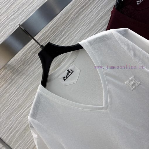 CT77525 Hermes V-neck T-shirt With Minimalist Vintage Style Made Up Of Classic Beads And Beads ydqzxf6v - Image 3