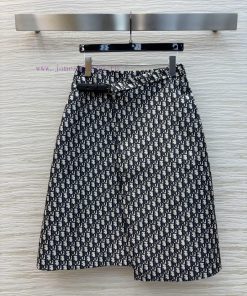 CB77506 Dior 25 Early Spring New Collection Leather Decorative Logo Jacquard Skirt Paired With j6fc9fe2