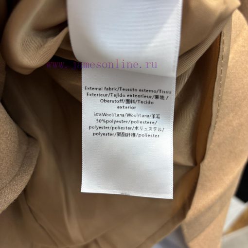 The CL72360 V-neck Buckle Design For Autumn/winter 24 Features A Woolen Dress With An Elegant A htq5luvf - Image 10