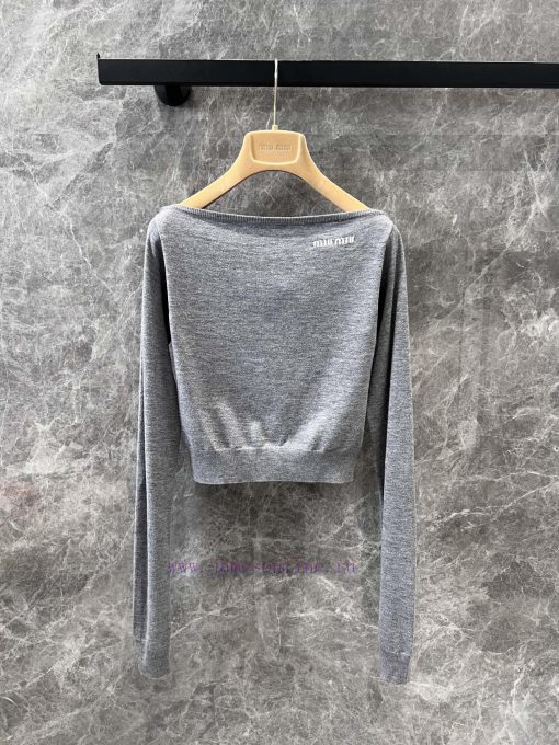 ZT60563 Miumi * 25Ss Early Spring New One Word Collar Letter Hooded Sweater | YB Developed One x34mr4sy