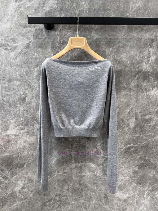 ZT60563 Miumi * 25Ss Early Spring New One Word Collar Letter Hooded Sweater | YB Developed One x34mr4sy - Image 2