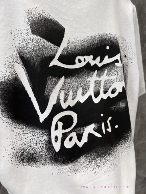ZT60581 Louis Vuitton 25Ss Early Spring New Back Logo Printed Chain Short Sleeved T-shirt 丨 Dev a8zjav4d - Image 7