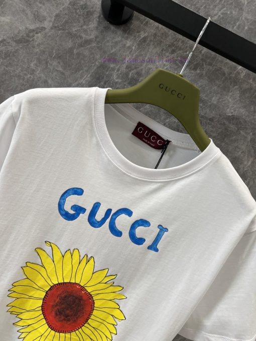 ZT60582 Gucci 25Ss Early Spring New Sunflower Letter Printed Short Sleeved T-shirt | Yb Develop atto4ir4 - Image 4