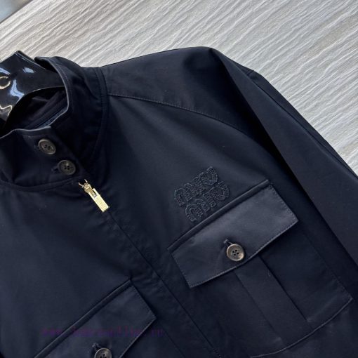 CW76203 Miu 25 Early Spring New Collection Logo Patch Embroidered Stand Up Collar Jacket Jacket pxzf64ay - Image 6