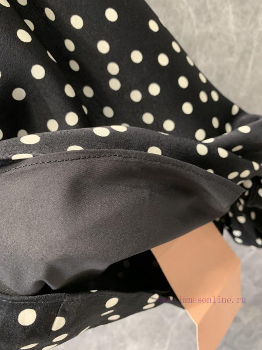 ZT56507 Miumi * 24Ss Spring/Summer New Black Polka Dot Slanted Shoulder Strap Tank Top This Spr edxrfe60 - Image 9