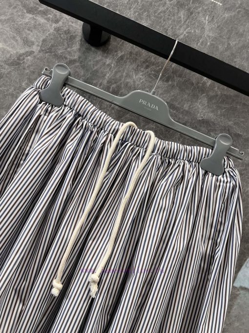ZB60633 Prada 25Ss Early Spring New Vertical Stripe Hooded Lightweight Long Half Skirt | Yb Has 1k626u0m - Image 4