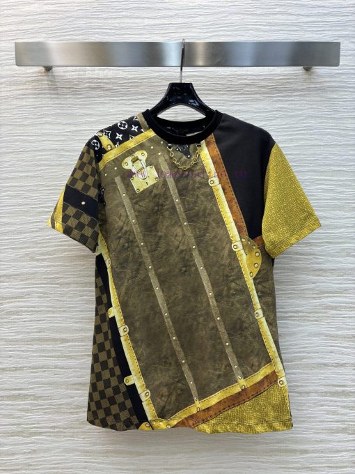 CT76300 Louis Vuitton 25 Early Spring New Collection Logo Chain Print Short Sleeved T-shirt Fas iruvid2q - Image 2