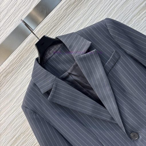CW76309 Prada 25 Early Spring New Collection Gray Striped Suit Representing Fashionable Tempera jgau6m8p - Image 6