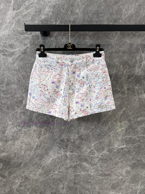ZK60667 Chanel 25C Early Spring New Color Graffiti Fish Print Denim Shorts | Fashionable And Mu 1u0ru07h - Image 2