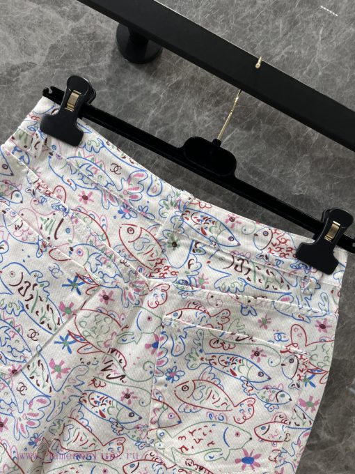 ZK60667 Chanel 25C Early Spring New Color Graffiti Fish Print Denim Shorts | Fashionable And Mu 1u0ru07h - Image 5