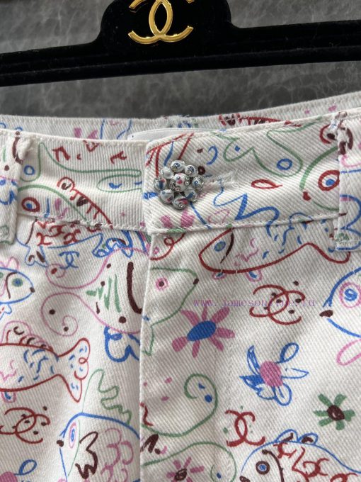 ZK60667 Chanel 25C Early Spring New Color Graffiti Fish Print Denim Shorts | Fashionable And Mu 1u0ru07h - Image 6