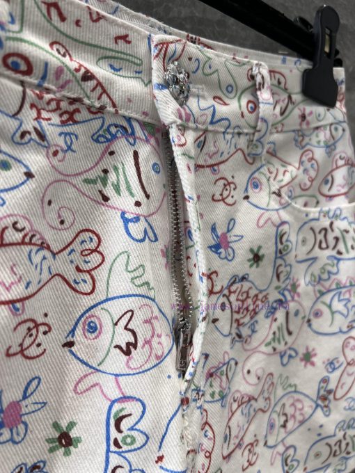 ZK60667 Chanel 25C Early Spring New Color Graffiti Fish Print Denim Shorts | Fashionable And Mu 1u0ru07h - Image 7