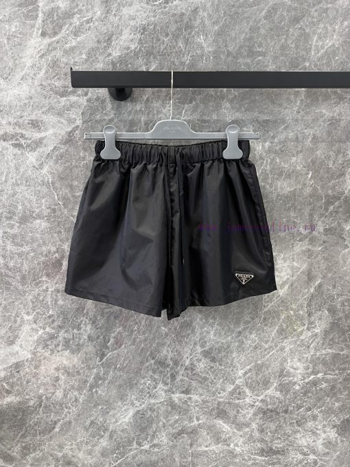 ZK60692 Prada 25Ss Early Spring New Triangle Logo Decorative Elastic Waist Casual Shorts 丨 The qhxxi76a