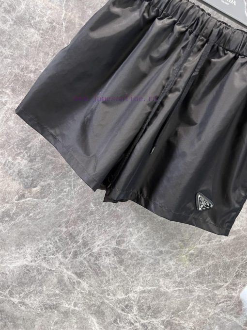 ZK60692 Prada 25Ss Early Spring New Triangle Logo Decorative Elastic Waist Casual Shorts 丨 The qhxxi76a - Image 7