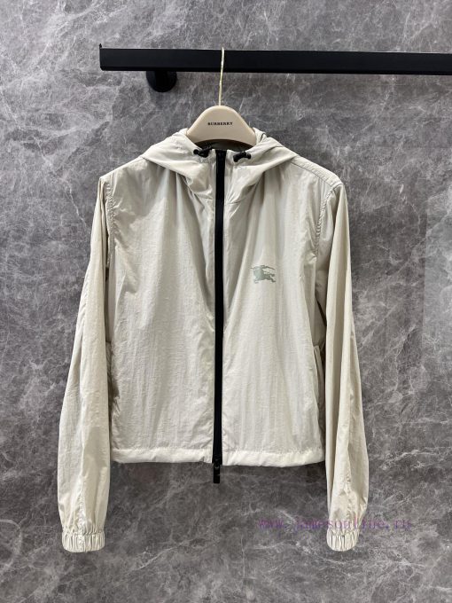 ZW60739 Burberry 25Ss Early Spring New Equestrian Knight Emblem Nylon Hoodie | Produced With Eq sejbebdc - Image 2