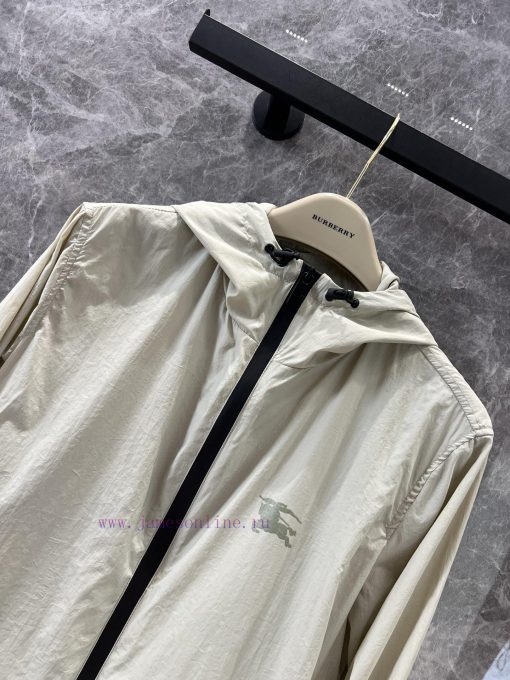 ZW60739 Burberry 25Ss Early Spring New Equestrian Knight Emblem Nylon Hoodie | Produced With Eq sejbebdc - Image 5
