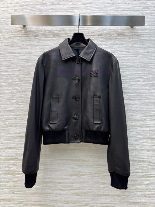 CW76751 Miu Miu 25 Spring/Summer Logo Letter Embroidered Collar Leather Jacket. The Jacket Is M wagru1wd