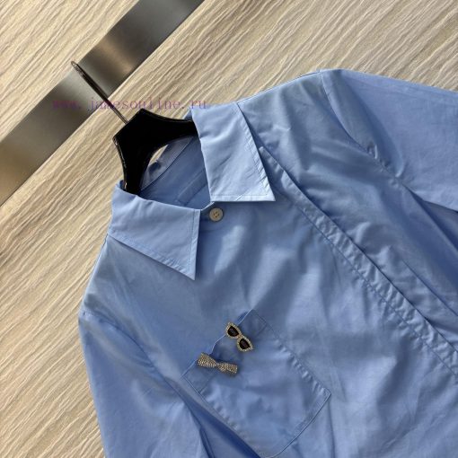 CC76809 Miu Miu Collar Decoration Shirt With Small Brooch Logo Embellishment Unique And Eye-cat n0hopyjh - Image 4