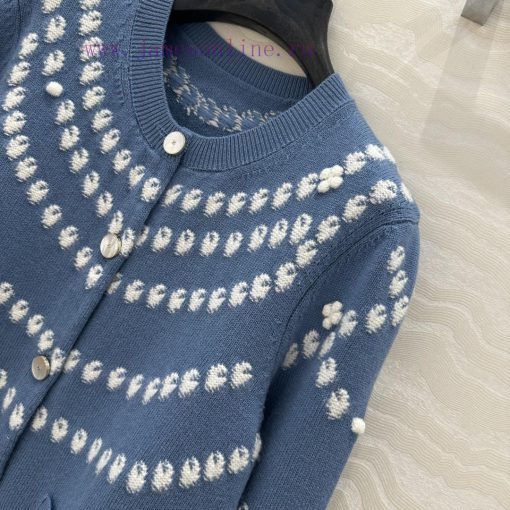 High End AW76729 Coco Chanel 25P High-end Pearl Series Cashmere Cardigan With Relief Three-dime p9saa67h - Image 4