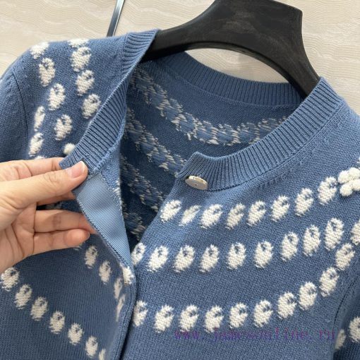 High End AW76729 Coco Chanel 25P High-end Pearl Series Cashmere Cardigan With Relief Three-dime p9saa67h - Image 7