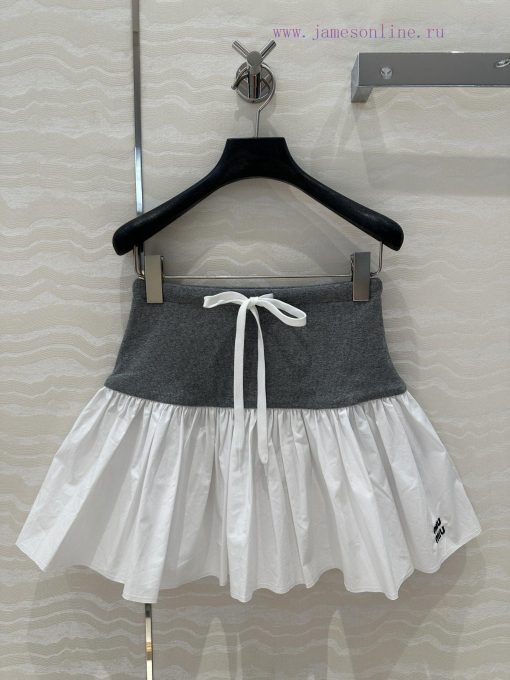 AB77215 Miu Miu Girls' Dress With College Style Ribbed Splicing Design Folded Short Half Skirt nsomdb27 - Image 2