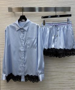 CT77251 Louis Vuitton 25 Early Spring New Collection Featuring A Collar Lace Decorated Shirt An pi5n24et