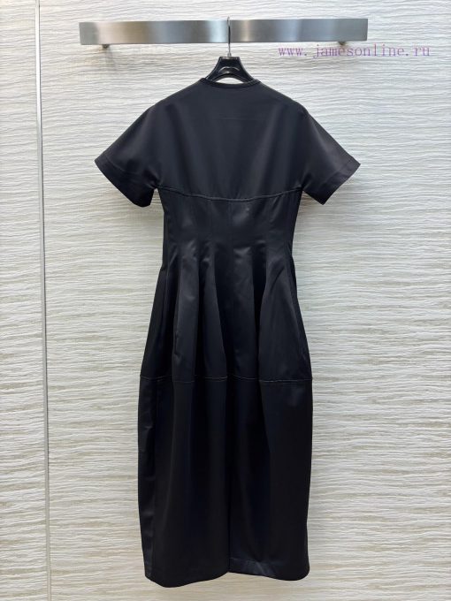 CL77281 Schiaparelli 25 Spring/Summer Round Neck Half Zipper Design Dress With Heavy Pleated De zvc40om8 - Image 9