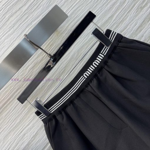CT75362 Miu Miu 25 Early Spring A Baseball Jacket Paired With A Pleated Skirt Set For A Casual t33am1db - Image 4