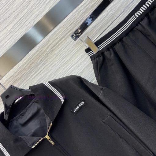 CT75362 Miu Miu 25 Early Spring A Baseball Jacket Paired With A Pleated Skirt Set For A Casual t33am1db - Image 5