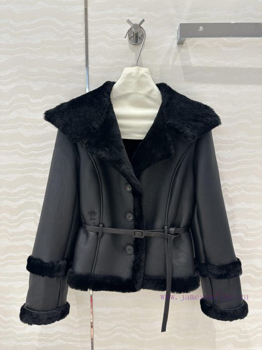 High End Original AW71592 CD Quality Control Wardrobe Must Include Top-notch Sheepskin And Fur 7c76b26c