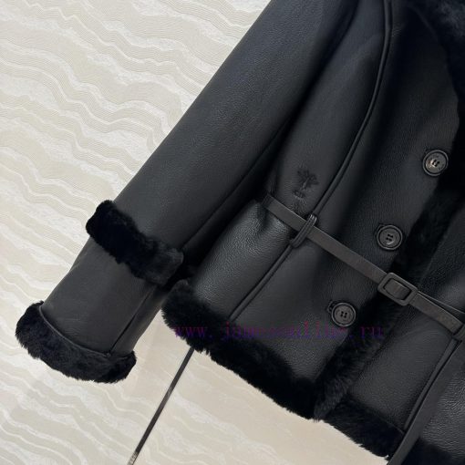 High End Original AW71592 CD Quality Control Wardrobe Must Include Top-notch Sheepskin And Fur 7c76b26c - Image 4