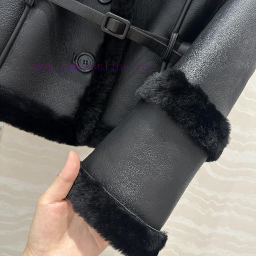 High End Original AW71592 CD Quality Control Wardrobe Must Include Top-notch Sheepskin And Fur 7c76b26c - Image 6