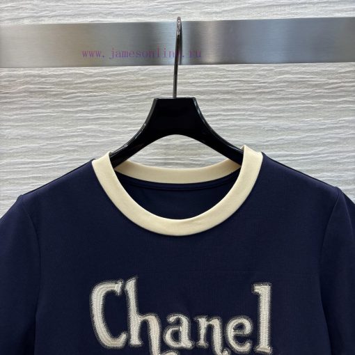 CT75703 Chanel Vintage Collection Retro Embroidered T-shirt With Simple Basic Style Meets The C i1qf5gd7 - Image 3