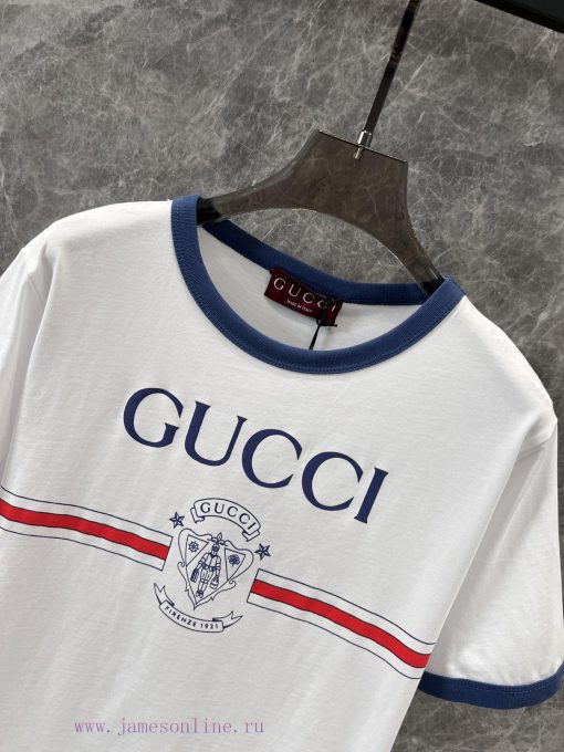 ZT60302 Gucci 25Ss Early Spring New 1921 Baggage Handler Badge Printed Round Neck Short Sleeved s1k8qwsz - Image 4