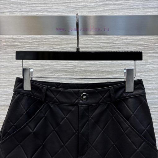 CK75823 Chanel 25 New Product Customized 100% Lambskin Five Quarter Pants With Diamond Pattern 5mf3qyev - Image 3